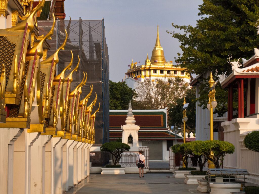 Blick auf Wat Saket Ratcha Wora Maha Wihan (Golden Mount)