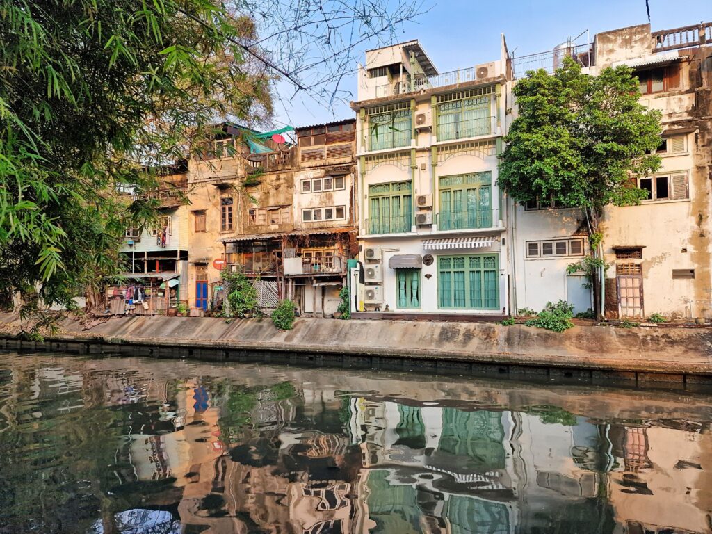 Entlang des Mahakan Fort Park -Bangkok